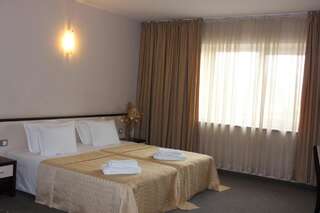 Отель Kendros Hotel Пловдив Двухместный номер с 1 кроватью или 2 отдельными кроватями-1